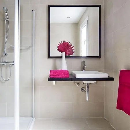 فيلة Coral بويرتو ذيل كارمين